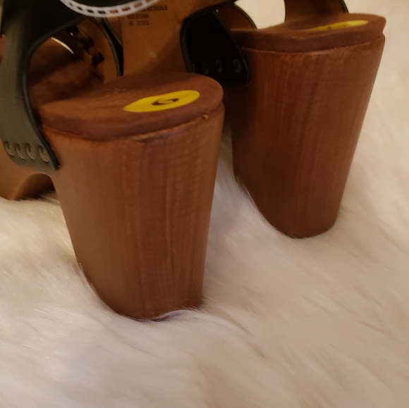 White Mountain Footbed Heels Size 9 - Picture 6 of 6